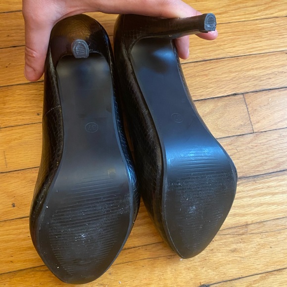 Mona Lisa Black Heels - Picture 7 of 7